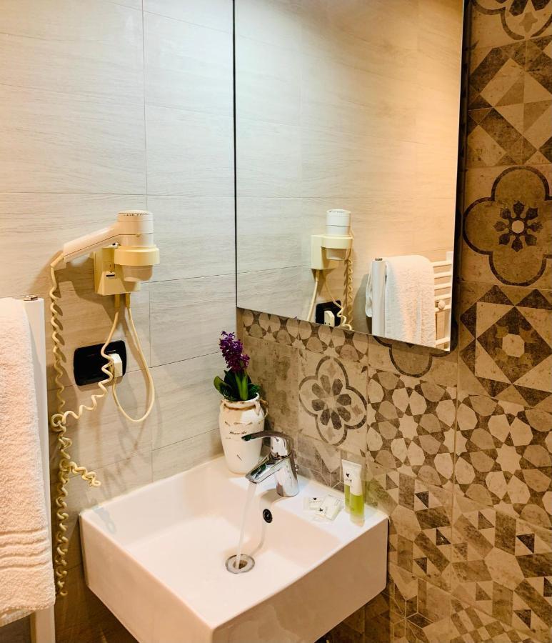 Hotel Astrid Mediolan Zewnętrze zdjęcie