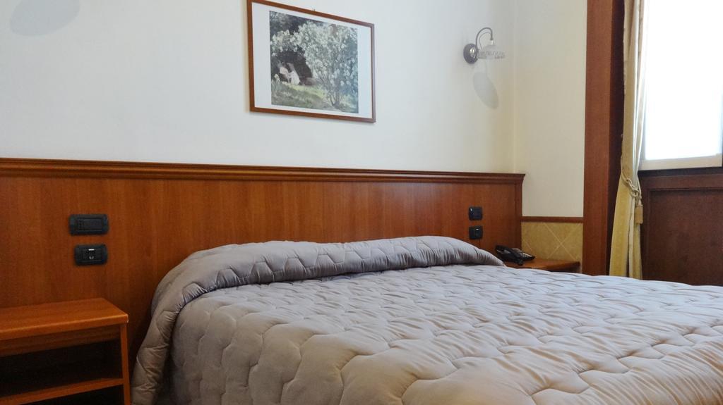 Hotel Astrid Mediolan Zewnętrze zdjęcie